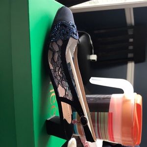 Size 8.5 J. Renee lace satin shoes